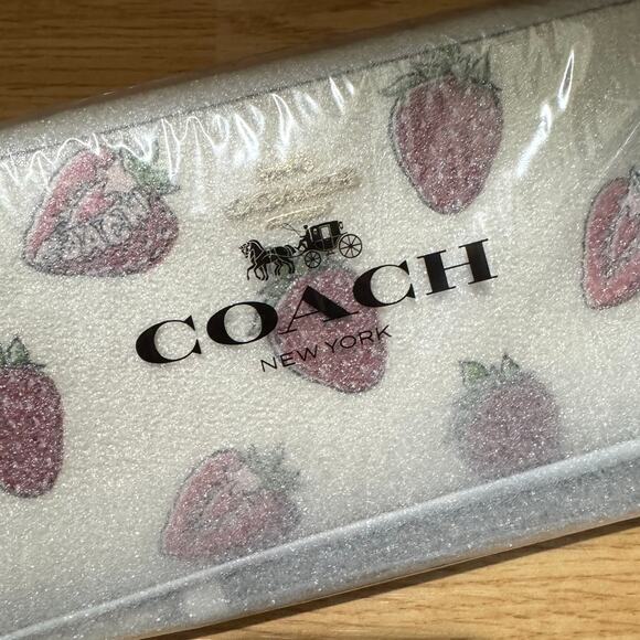 🍓Long Zip Around Wallet In Signature Canvas With Strawberry Print - Picture 8 of 8